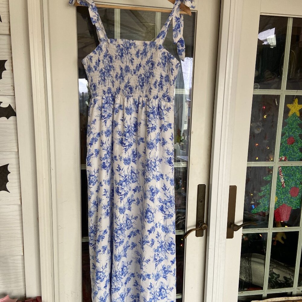 Adjustable Tie Strap Smocked Maxi Dress Blue and White Floral Romantic Boho L
